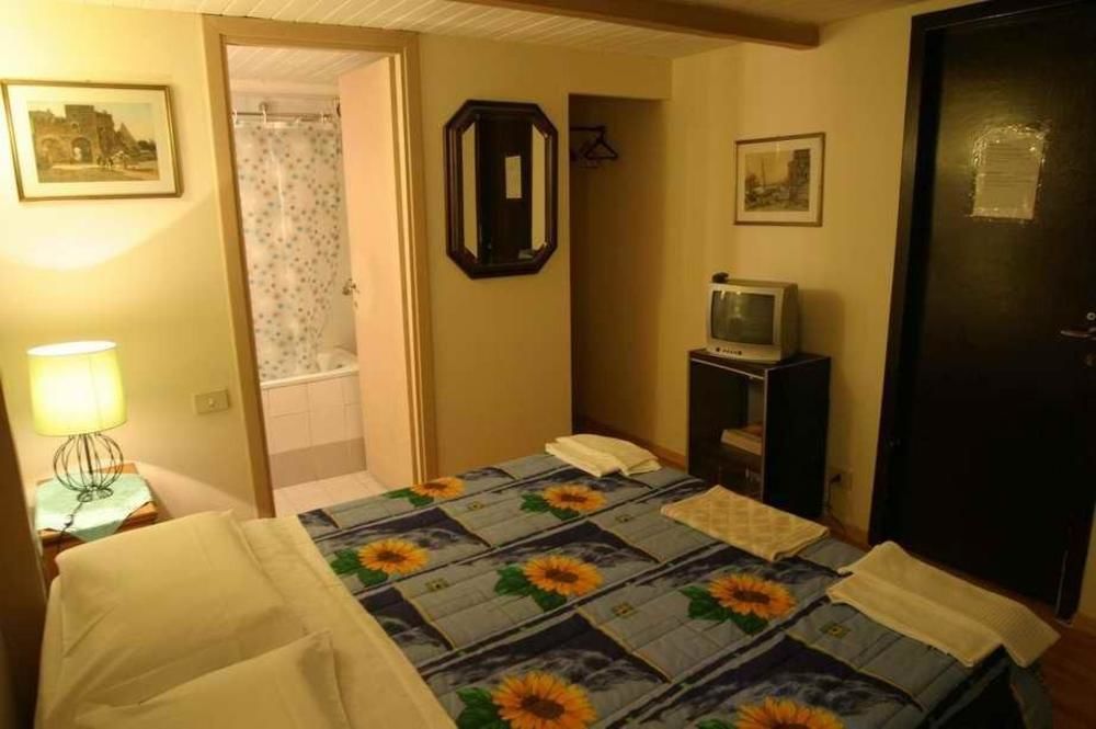 Al Pantheon Con Thomas Mann Bed & Breakfast Rome Bagian luar foto